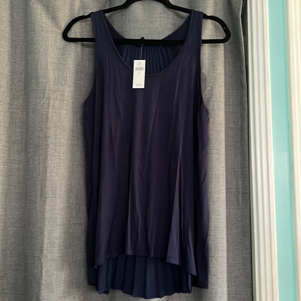 Super cute NWT Banana p Republic tank top, navy blue, small